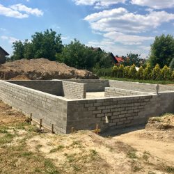 Wykonanie ścian fundamentowych pod budowę domu jednorodzinnego w Krzyżanowicach - BAUMAG - fot.1