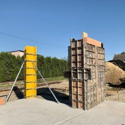 Wykonanie ścian nośnych - stan surowy otwarty domu jednorodzinnego z garażem w Krzyżanowicach - BAUMAG - fot.1