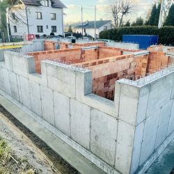 Budowa domu jednorodzinnego Nowa Wioska - stawianie ścian, fot. 14