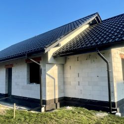 Wymurowanie ścian nośnych domu jednorodzinnego w Tworkowie zakończonych wieńcem żelbetonowym - fot. 2
