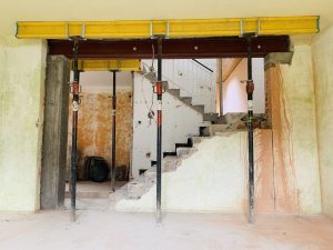 Przebudowa budynku mieszkalnego w miejscowości Tworków - wyburzenie klatki schodowej i ścian nośnych fot.1