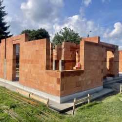 Budowa domu jednorodzinnego Tworków - wymurowanie ścian, fot. 9